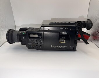 Sony Handycam PRO CCD-V11 Vidéo 8 caméscopes VTG analogiques 8 mm avec pochette