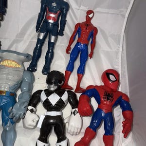 Gran lote de figuras de acción de Marvel, DC, Toy Story, Dragon Ball Z, Batman y Spiderman. imagen 3