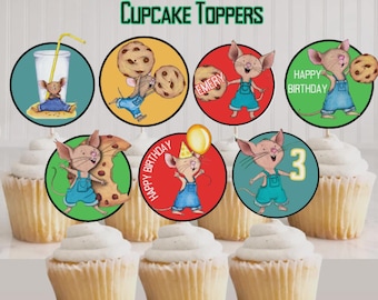 Könnte beinhalten: Cupcakes mit runden Dekorationen mit Cartoon-Mäusen. Die Mäuse sind mit Keksen, Getränken und Geburtstagsbotschaften dargestellt. Der Text oben lautet "PERSONALIZED GIVE MOUSE A COOKIE INSPIRED CUPCAKE TOPPERS."