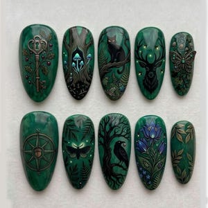 Handgemaakte 3D Witchy Forest pers op nagels, donkergroen mystieke kunstnagels kat hert vlinder fantasienagelkunst