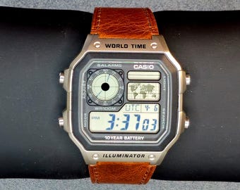 Casio AE1200 Silver Mod personalizzato / Cinturino in vera pelle, Orologio digitale con ora mondiale / Essenziale, Regalo per lui