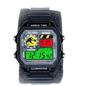 Modificación personalizada del Casio AE1200 "Jurassic Park": Reloj digital con hora mundial.