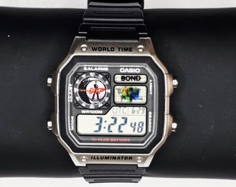Casio AE1200 personalizzato "James Bond 007" Mod - Orologio digitale con ora mondiale / Orologio retrò a tema spia / Orologio personalizzato modificato, regalo per lui