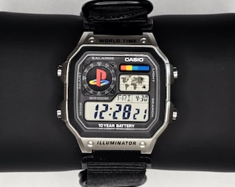 Orologio Casio AE1200 argento personalizzato con mod "PlayStation" Royale / Orologio digitale con ora mondiale / Orologio retrò modificato per videogiochi / Regalo per gamer