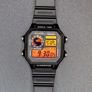 Reloj digital Casio AE1200 personalizado "Mortal Kombat World Time", esencial, temático imagen 3