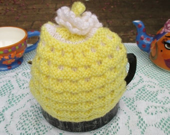 Vintage Tea Cozy - Yellow & White Top  - Vintage Style for your teapot.