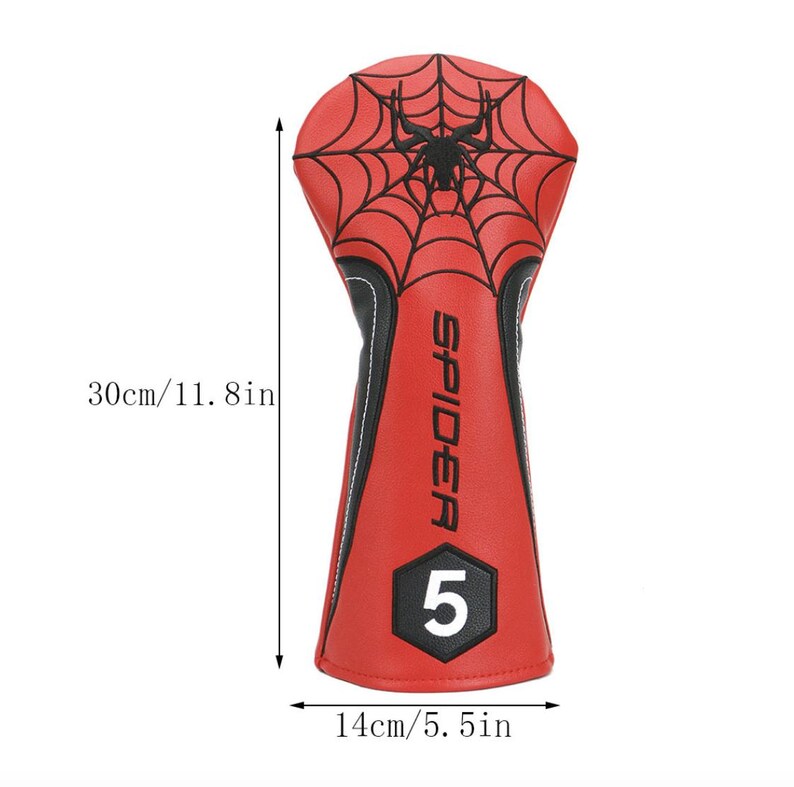 Op de afbeelding: Rode golfclubhoofdbeschermer met een zwart spinnenwebontwerp en het woord "SPIDER" in het wit. De hoes is 30 cm lang en 14 cm breed, met het nummer 5 in een witte doos. Zwarte en witte accenten.