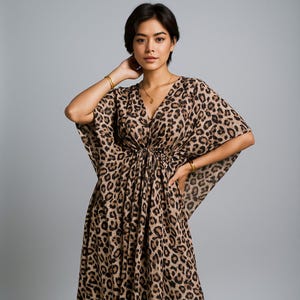 Caftán con estampado de leopardo, vestido caftán, para hombre y mujer, vestido de verano con estampado de leopardo, caftán unisex, vestido largo bohemio de lujo para uso diario.
