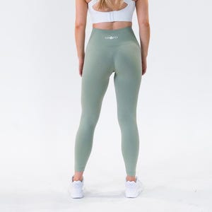 Leggings senza cuciture color verde salvia: abbigliamento sportivo a vita alta per palestra e yoga