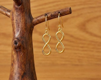 Pendientes colgantes de plata de ley con diseño de infinito y bucle minimalista.