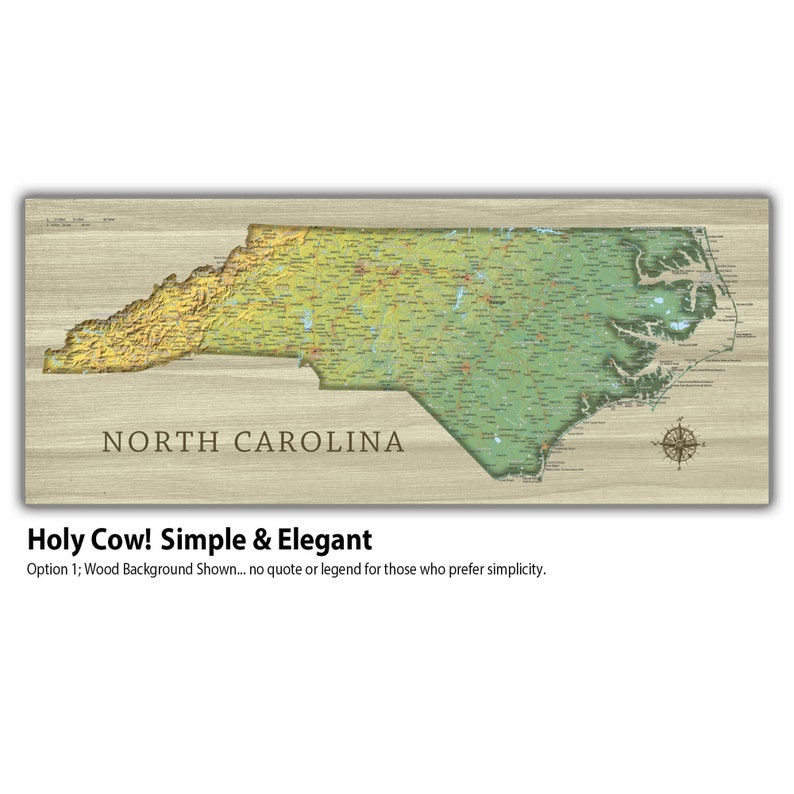 Puede incluir: Un fondo de madera con un mapa detallado de Carolina del Norte en tonos verdes y amarillos. El texto "NORTH CAROLINA" est&aacute; impreso debajo del mapa. El texto "Holy Cow! Simple & Elegant" est&aacute; impreso debajo del mapa con la leyenda "Opci&oacute;n 1: Fondo de madera mostrado... sin cita ni leyenda para aquellos que prefieren la simplicidad."