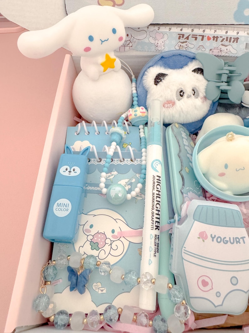 Sanrio characters Hello Kitty Kuromi Cinnamoroll My Melody kawaii collection mystery box gift set