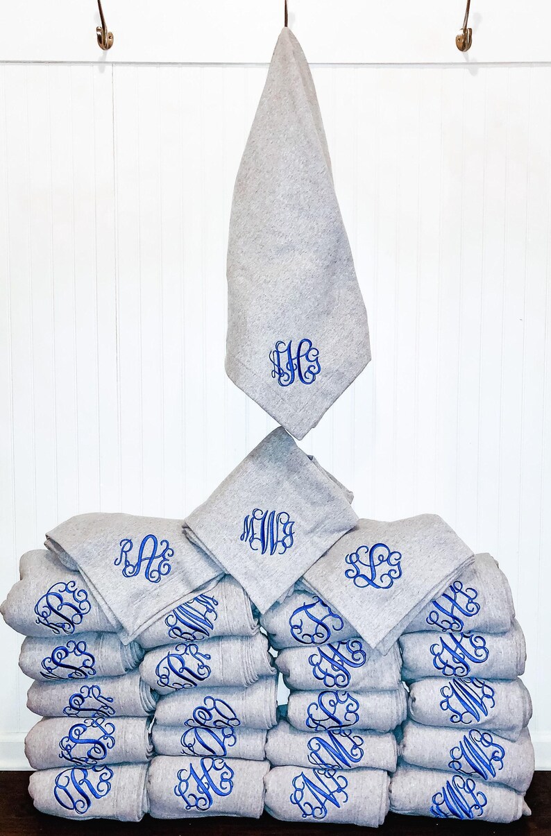 Personalized Stadium Blankets, Embroidered Sports Team Tailgate Large Throw optional Carry Strap, Monogram Cheer Dance Gifts for Teen Girls Bild 7