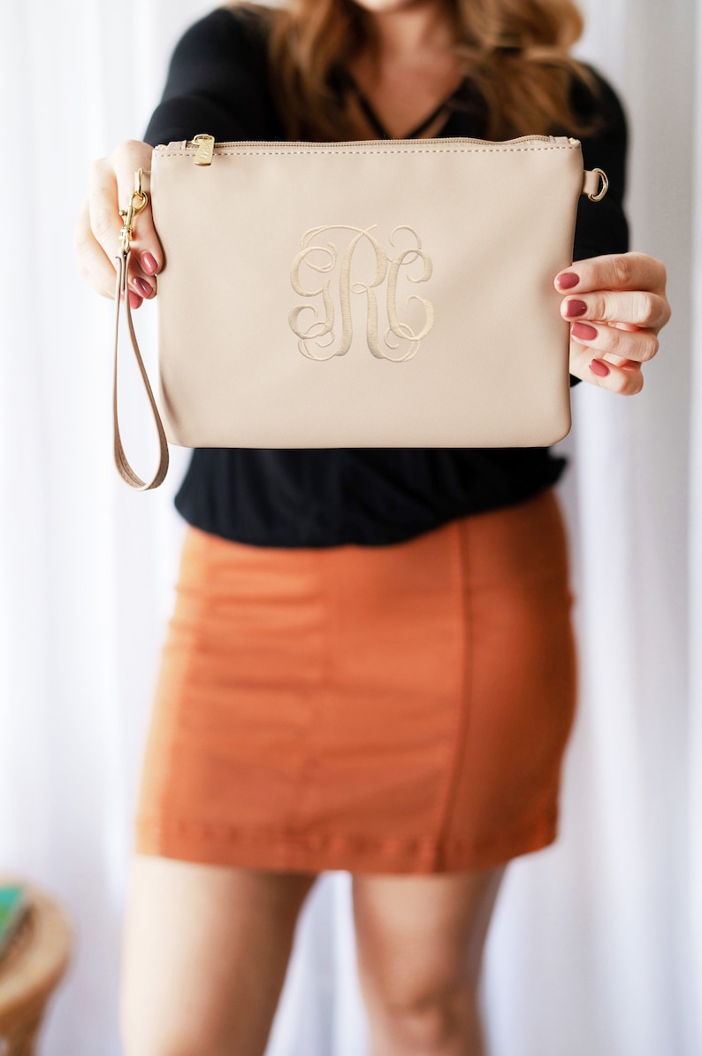 Monogrammed Wristlet Clutch Purse in Vegan Leather or Cork Personalized with Embroidered Monogram Bridesmaid Gift for Her Mothers Day Gift afbeelding 7