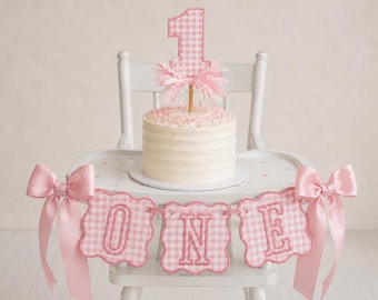 Conjunto de banderín y adorno para tarta con estampado de cuadros vichy bordados "ONE" / Decoraciones para el primer cumpleaños