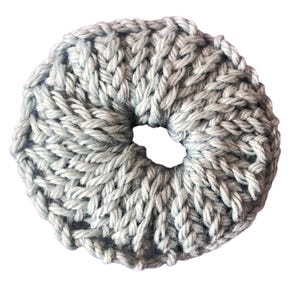 Dark Grey Hand-Knit Scrunchie – Merino Wool & Acrylic Blend – Small Soft Hair Tie