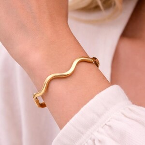 Dainty Cuff Bracelet, Minimalist Wavy Cuff Bracelet, Adjustable Bangle for Women, Wave Bracelet