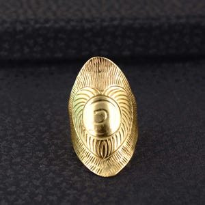 Pfauenfeder inspirierter vergoldeter Ring - elegantes strukturiertes Design, mutiger Statement-Schmuck für Frauen, verstellbarer ethnischer Fingerring