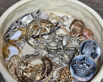 Lote de joyería mixta vintage y moderna: 10 piezas para llevar: collares, pulseras, anillos, prendedores, colgantes y cuentas