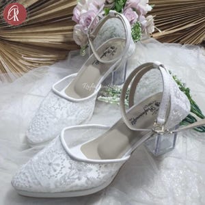 Brautschuhe mit weißen Spitzen, Hochzeitsschuhe mit Blockabsatz