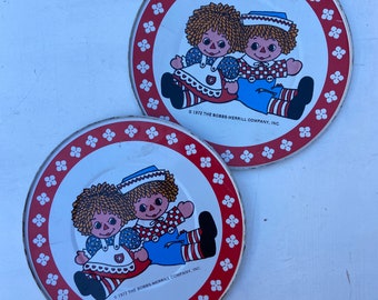 Vintage Raggedy Anne and Andy Metal Toy Plates, 1972 The Bobbs Merrill Co, PAIR