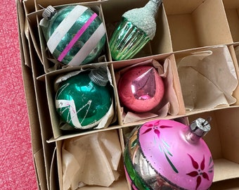 Vintage Christmas Ornament, Set of FIVE, PINK and GREEN assorted