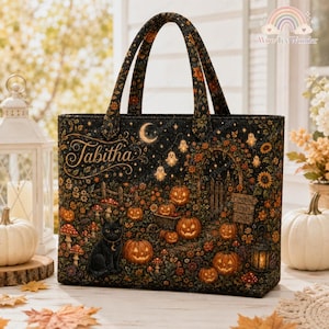 Borsa tote trapuntata personalizzata con gatto nero e motivo giardino di zucche, borsa tote spettrale con motivo giardino di zucche, borsa tote autunnale con fantasma di zucca e strega