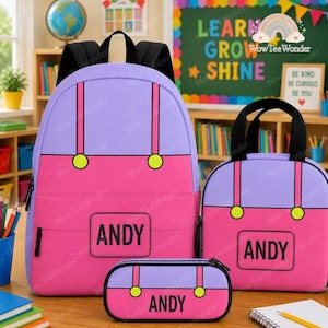 Peut inclure: Un ensemble composé d'un sac à dos, d'un sac à déjeuner et d'une trousse, de couleur violette et rose, avec des bretelles noires, des accents circulaires jaunes et le nom ANDY imprimé en noir sur un écusson rectangulaire sur chaque article.