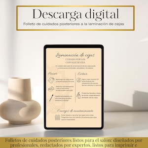 以下が含まれることがあります： 眉毛ラミネーションのアフターケアガイドのデジタルダウンロード。ガイドは黒いタブレットに表示され、施術後に何をすべきか、避けるべきかの指示が含まれています。左側にはベージュの花瓶があります。