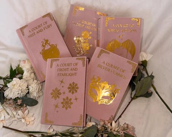 Conjunto de livros encadernados ACOTAR feitos à mão: Edição de Colecionador Sarah J. Maas com bordas pintadas.