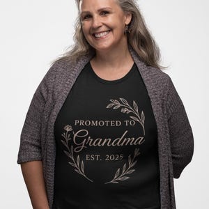 Promoted to Grandma Gift, Grandma Est 2025 Shirt, New Grandma Gift for Women, Pregnancy Announcement for Mom, First Time Grandma Tee