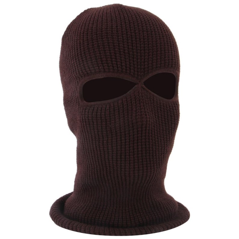 K&ouml;nnte beinhalten: Eine dunkelbraune Strick-Balaclava mit Augen- und Mund&ouml;ffnungen. Die Kopfbedeckung besteht aus einem Rippenstrickstoff und hat einen gerollten Rand um das Gesicht. Die Sturmhaube ist so konzipiert, dass sie Kopf und Hals bedeckt.