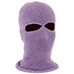 K&ouml;nnte beinhalten: Eine einfarbige, lavendelfarbene Sturmhaube, eine gestrickte Kopfbedeckung mit &Ouml;ffnungen f&uuml;r Augen und Mund. Die Rippenstrickstruktur ist &uuml;ber die gesamte Kopfbedeckung sichtbar, die Kopf und Hals bedecken soll.