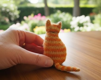 小さな縞模様の猫の編み図：ミニあみぐるみおもちゃ（PDFパターン）