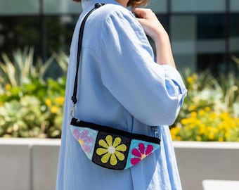 かぎ針編みの花柄おばあちゃんスクエアファニーパックパターン：90年代フェスティバルベルトバッグ（デジタルダウンロードPDF）