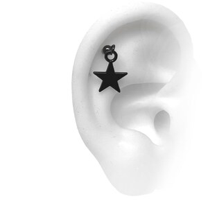 Helix piercingsieraden met ster zwarte of zilveren kleur (jf)
