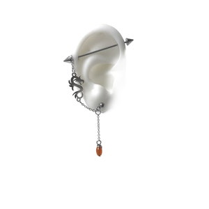 Schmuck der Industrie mit Knorpelkette Lappen und Drachen, rote orangene Ohrringe