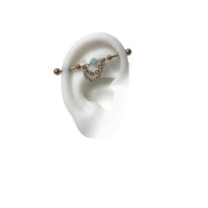 Bijoux piercing industriel avec amazonite facettée et chaînes
