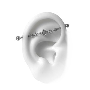 Industrielle Stangen für Knorpel Piercing, Industrie Piercing Schmuck mit keltischer Lozange und runden Endkugeln