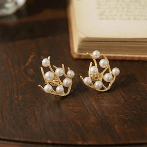 Perlenohrstecker mit Cluster-Motiv, zarte Süßwasserperlenohrringe, minimalistischer Brautschmuck, Geschenkidee für Sie, 2 kaufen, 1 gratis