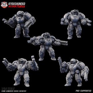 以下が含まれることがあります： 5つのグレーの1/64スケールUSMC Armored Shock Infantryのミニチュア。各フィギュアは重装甲で、大きな武器を装備しています。ミニチュアは事前にサポートされており、印刷できます。Kyoushuneko Miniaturesのロゴが左上にあります。