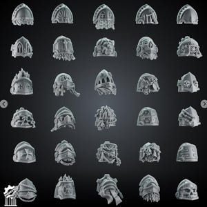 Op de afbeelding: Een verzameling van dertig grijze miniatuur schouderstukken voor tabletop-spelfiguren. Elk onderdeel bevat gedetailleerde sculpturen zoals schedels, kruisen, kettingen, gotische bogen en texturen, gerangschikt in een raster op een donkere achtergrond.