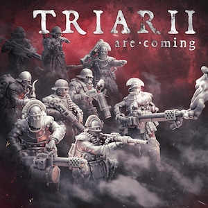 Può includere: Immagine promozionale per "TRIARII II" con diverse figure in armature futuristiche, che brandiscono armi. Le figure sono ambientate su uno sfondo rosso e fumoso. Il testo "TRIARII II are coming" è visualizzato nella parte superiore dell'immagine.
