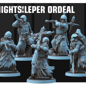 Könnte beinhalten: Fünf hellblaue Miniaturfiguren mit dem Titel KNIGHTS OF THE LEPER ORDEAL. Jede Figur trägt zerlumpte Gewänder, Rüstungen und Helme. Sie sind mit verschiedenen Gegenständen wie einem Gewehr, einem großen Kreuz, einem Streitkolben und einem Horn ausgestattet.