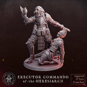 Peut inclure: Miniature détaillée d'un Executor Commando of the Heresiarch, en pose dynamique. La figurine est vêtue d'une armure et d'un masque respiratoire, tenant une arme. Une autre figurine est agenouillée en dessous. La base est de 32 mm.