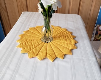 Table Topper - quilted - reversible - multicolor