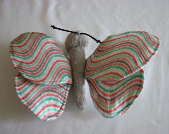 Papillon - couleurs assorties - jouet froissé - peluche - jouet sensoriel