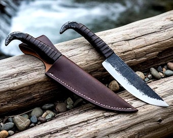 Cuchillo de caza nórdico artesanal con cabeza de cuervo / Acero al carbono forjado / Regalo único para padrinos de boda o regalo especial de jubilación para el amante de la naturaleza.