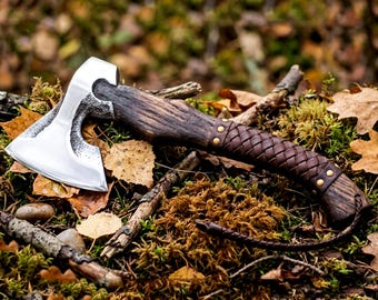 Hacha vikinga forjada a mano con mango de madera de fresno, hacha barbuda de acero al carbono, herramienta para partir leña en la naturaleza, regalo de cumpleaños personalizado para él.