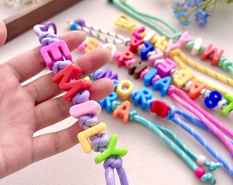 Porte-clés personnalisé avec lettre prénom, porte-clés coloré pour sac à main, breloque Y2K, porte-clés fait main, cadeau d'anniversaire, cadeau pour enfants